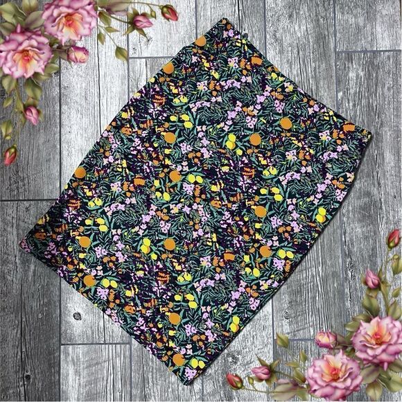 LuLaRoe Floral Cassie Pencil Skirt With Lemons and Oranges Print - Picture 1 of 10